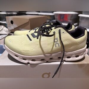 On Cloud Cloudgo men’s US 12 Hay/Sand Retail $150.00